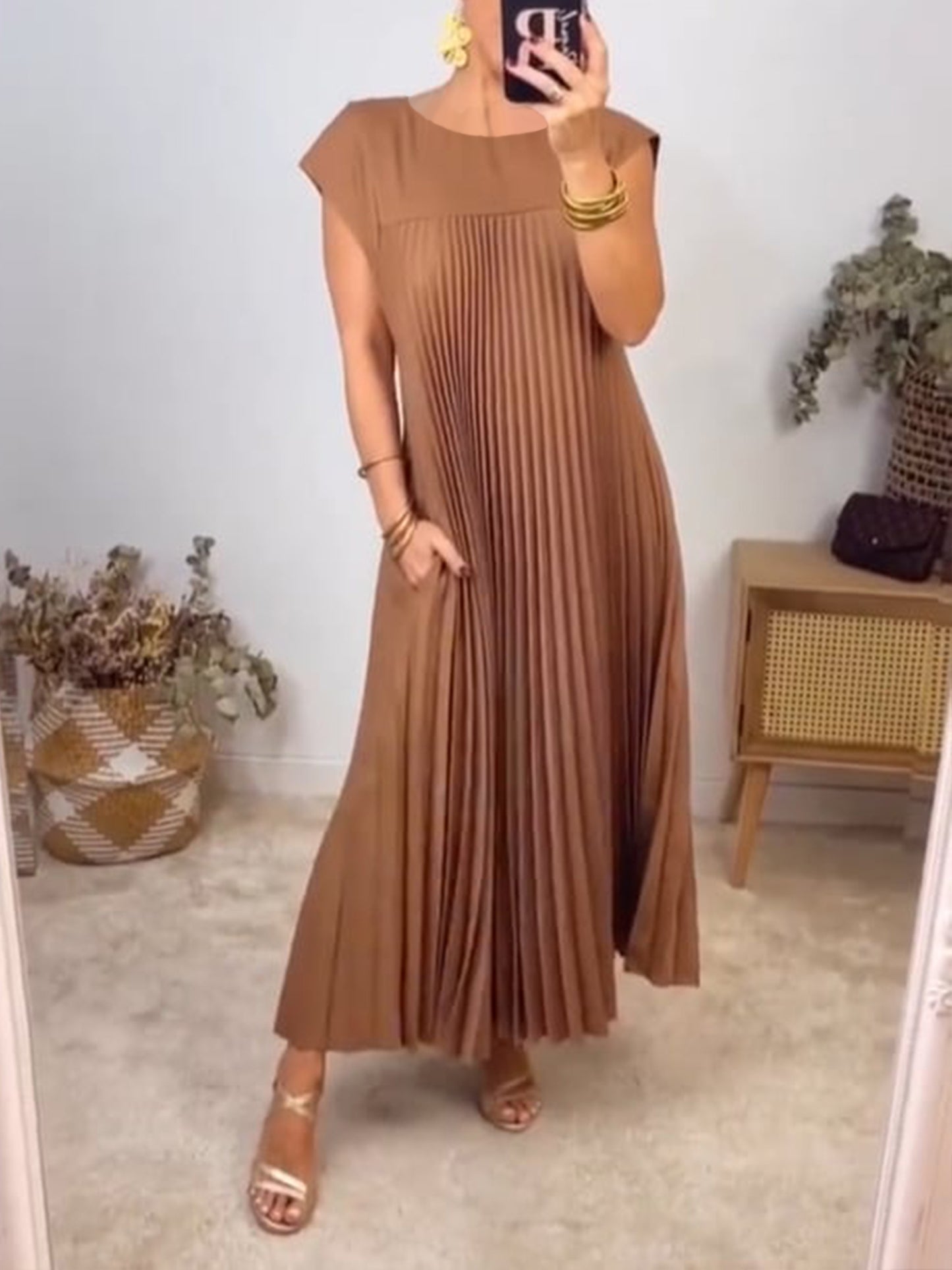 Women's Elegant And Fashionable Round Neck Sleeveless Pleated Long Dress