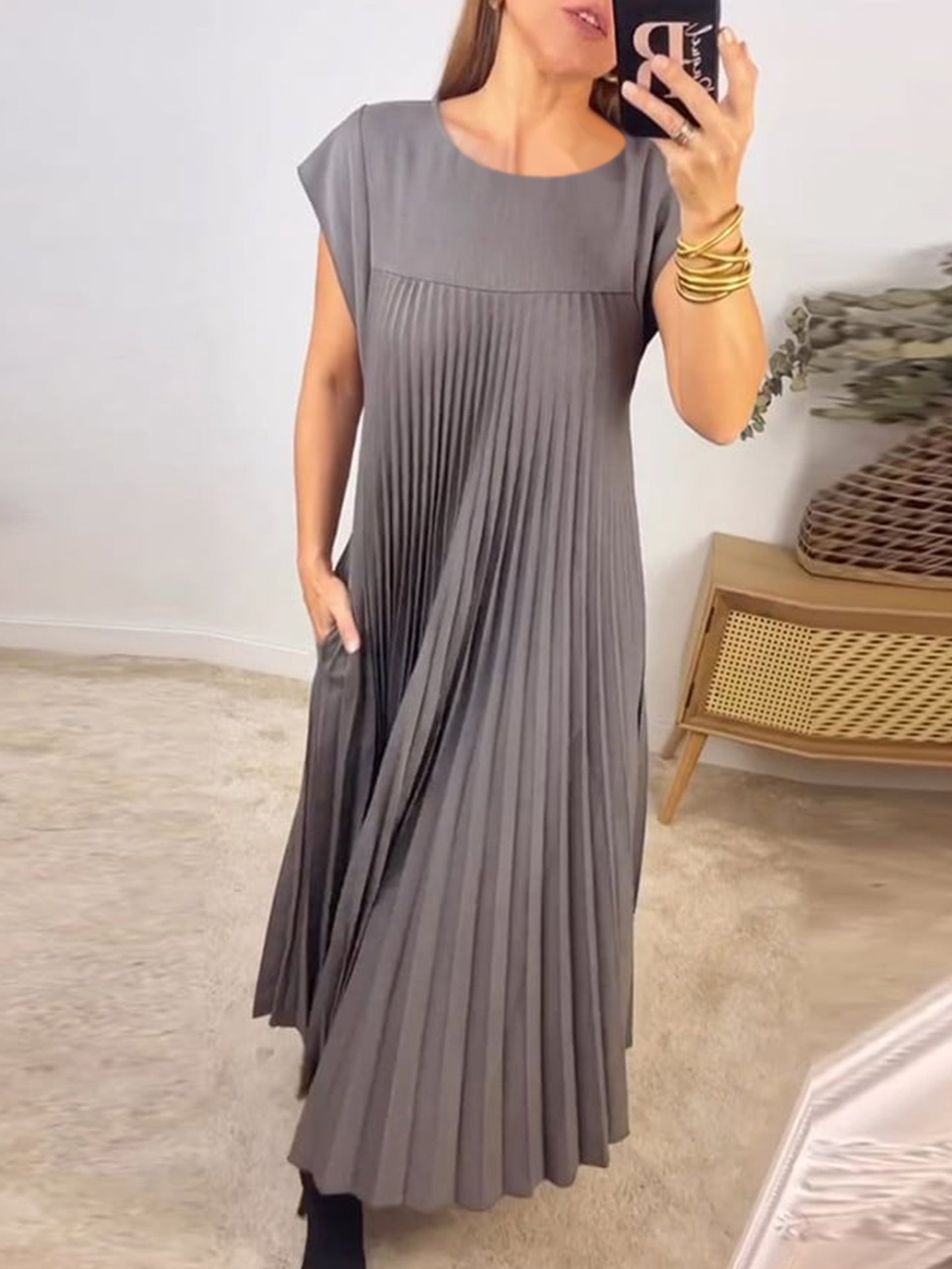 Women's Elegant And Fashionable Round Neck Sleeveless Pleated Long Dress