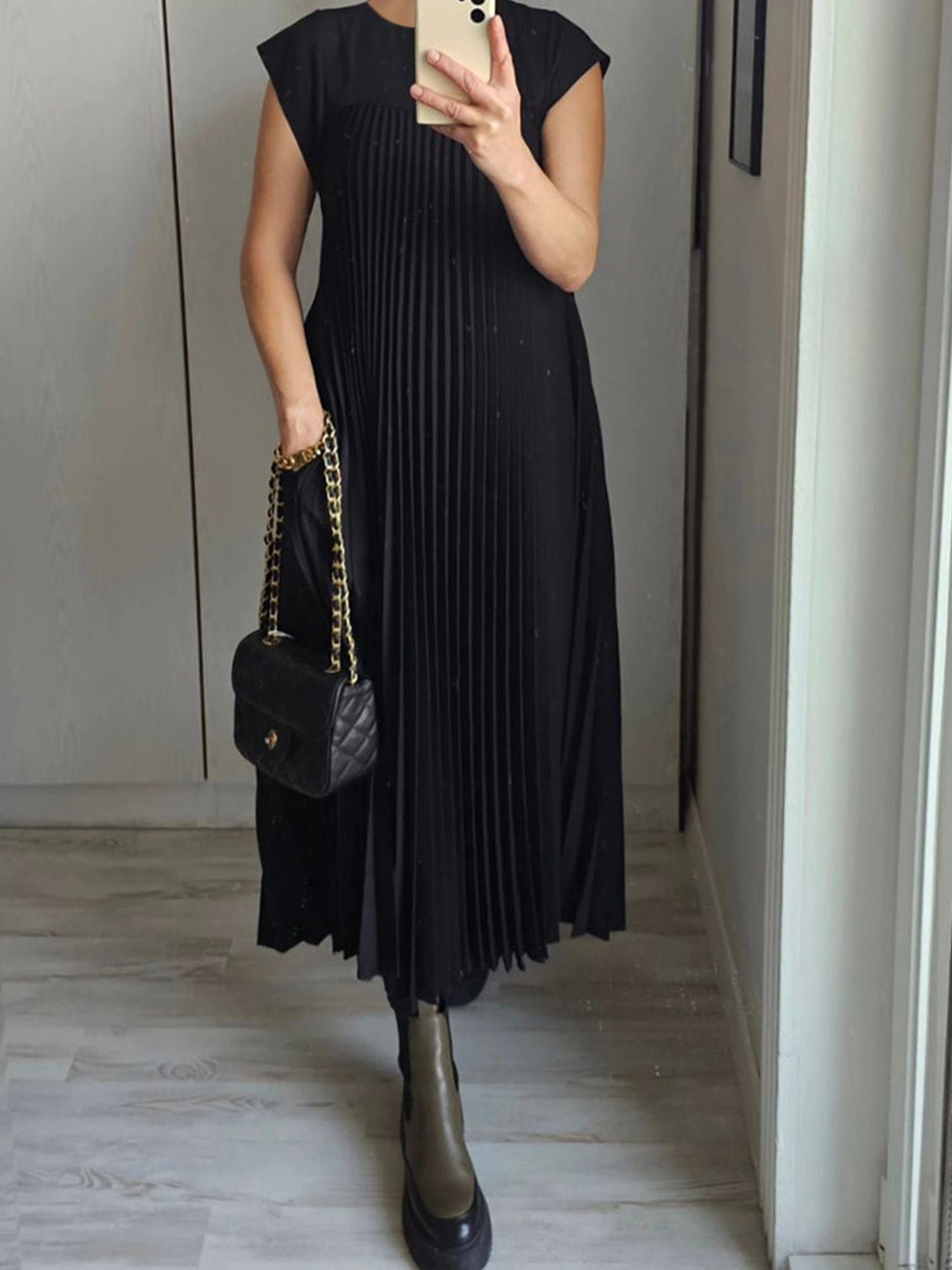 Women's Elegant And Fashionable Round Neck Sleeveless Pleated Long Dress