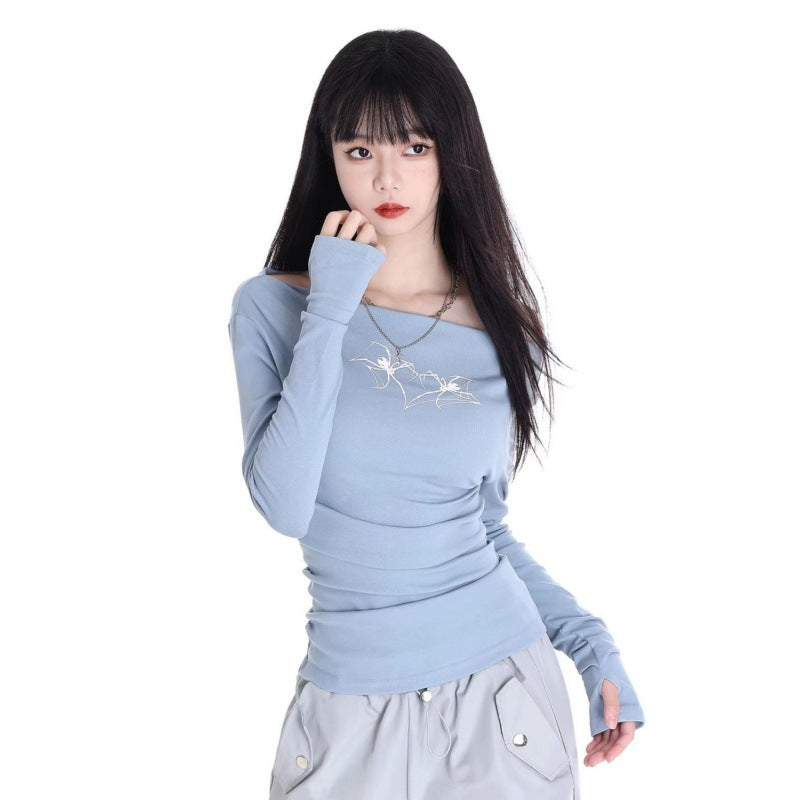 Sexy One-Shoulder Long-Sleeved T-Shirt for Women in Winter with Pure Prints and Pleated Bottoming Shirts with Exposed Collarbones.